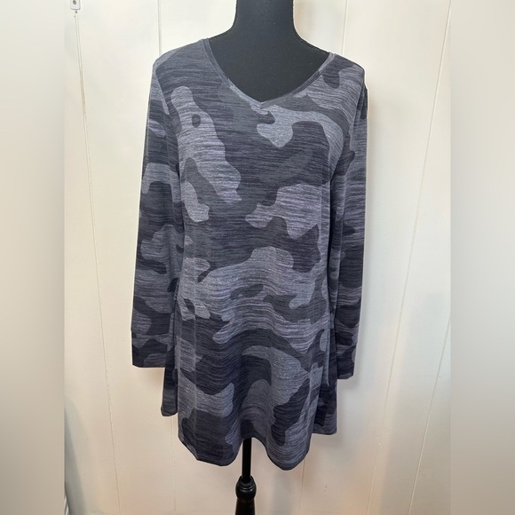 NWT LulaRoe Elizabeth Gray Camouflage Women’s Tunic Top Size Small - Picture 2 of 11